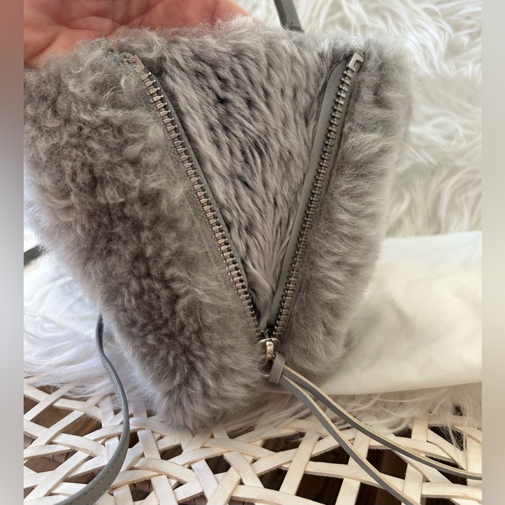 Balenciaga Papier in Mouton & Leather
With dust bag, original strap crossbody - Picture 4 of 16